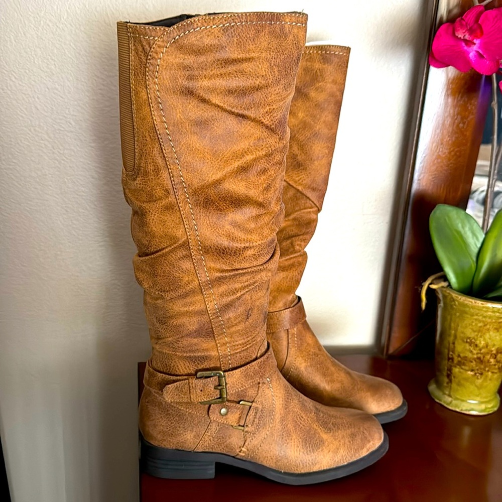 Ladies boots, women’s size 5M brown color